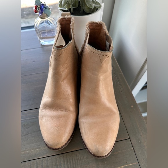 Toms Tan Ankle Booties With Leather & Sherpa - Picture 2 of 4